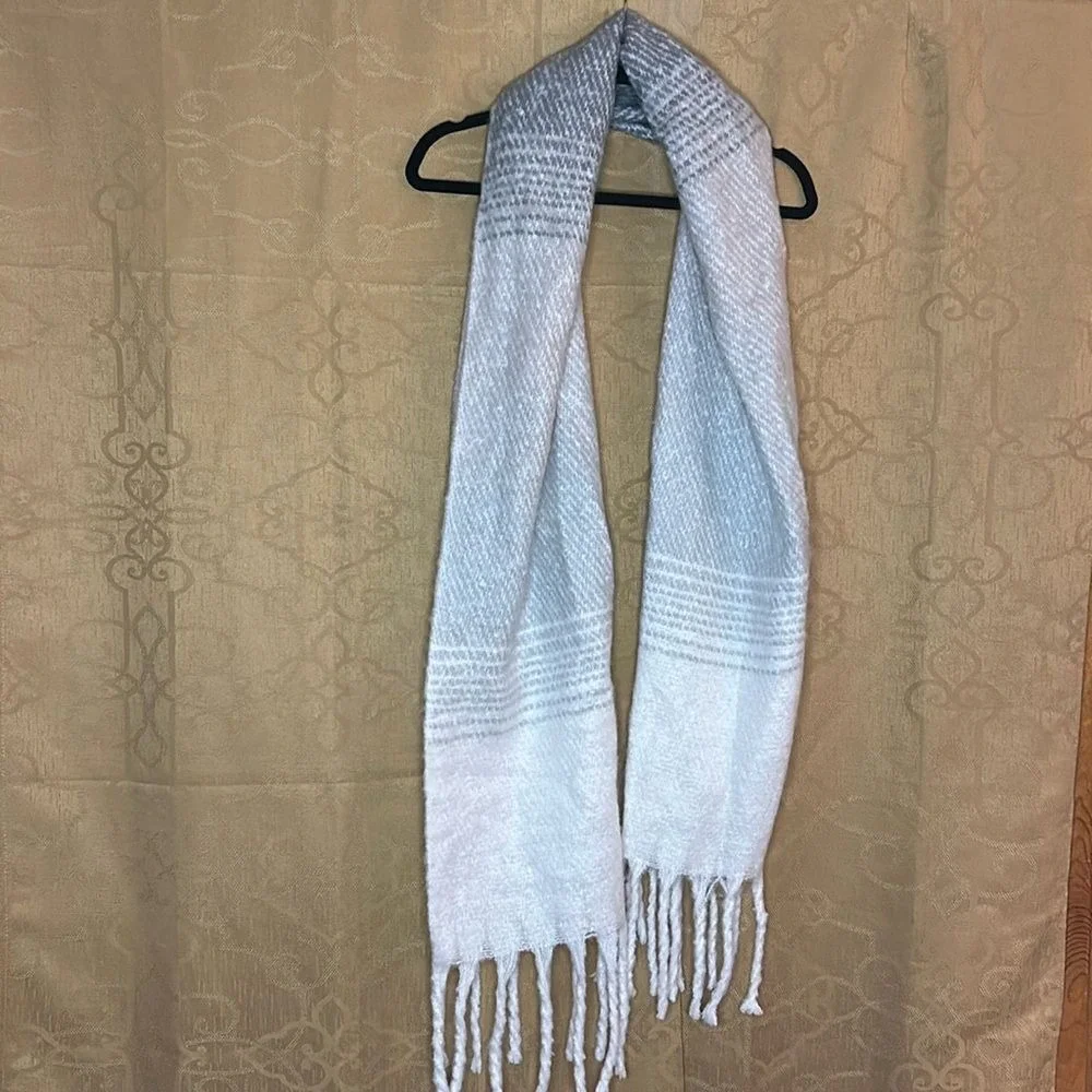 LC Lauren Conrad White Gray Ombre Striped Fuzzy Knit Fringe‎ Winter Chunky Scarf